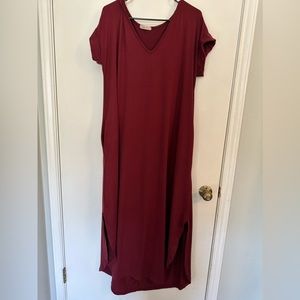 Entero Maxi Dress Maroon